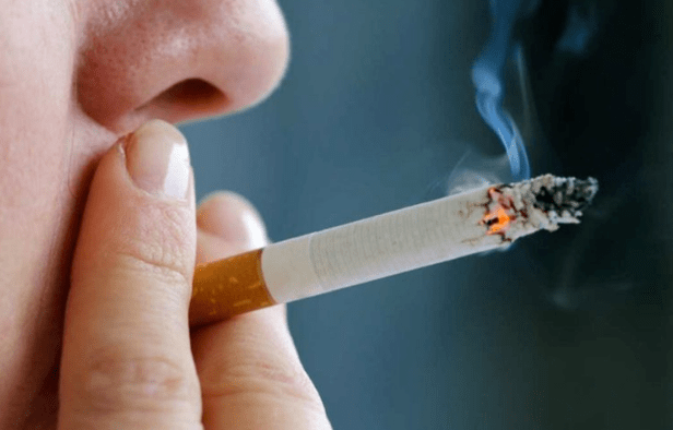 Turite mokėti teisingai laikyti cigaretę